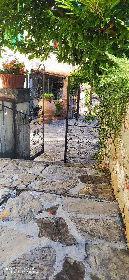 Gasthaus La Stanza Del Sole Matraia Exterior foto